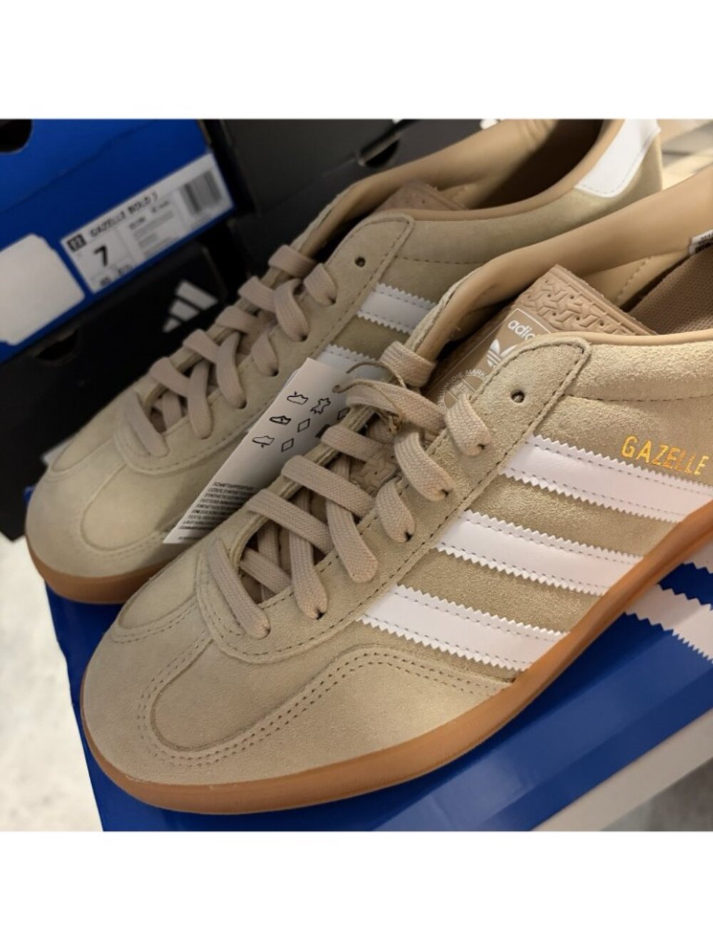 Size 11- Adidas Gazelle Indoor Men Magic Beige Core White Gum - HQ5154 - Picture 5 of 6